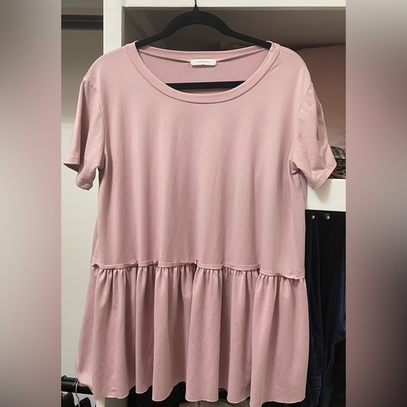 Sweet and soft pink boutique top. - Picture 2 of 3
